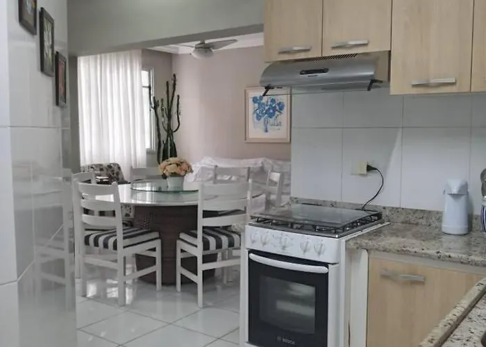 Apartamento completo na calçada da praia Guarujá