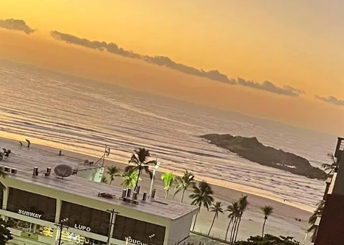 APARTAMENTO 93 Guarujá Pitangueiras Pé na Areia Vista para o Mar 9º Andar